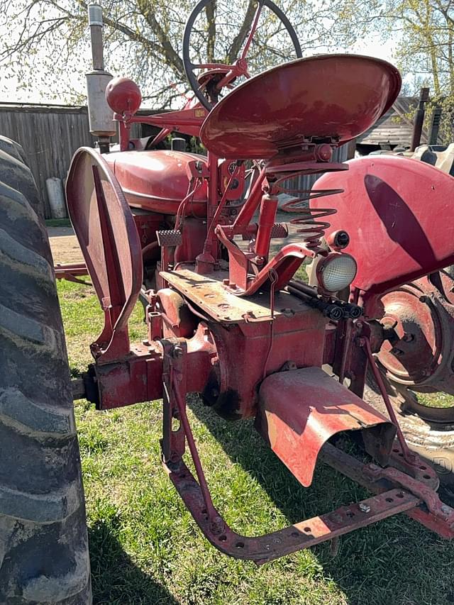 Image of Farmall H equipment image 3