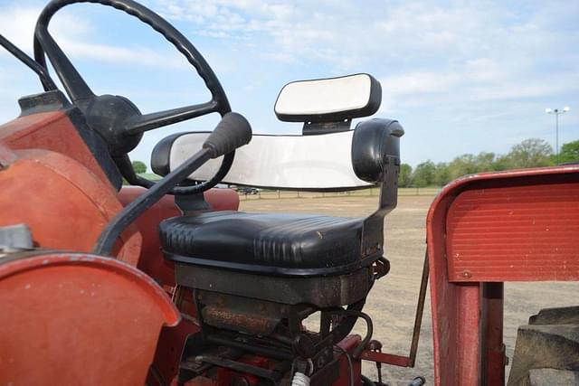 Image of Farmall 100 equipment image 4