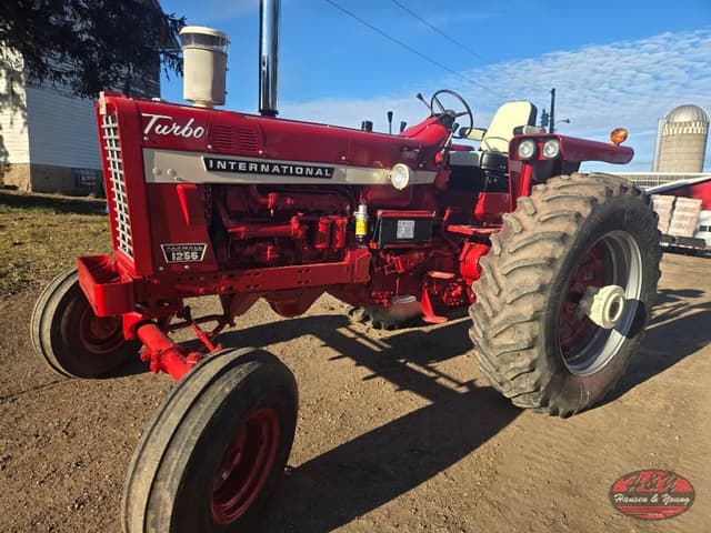 Image of International Harvester 1256 equipment image 2
