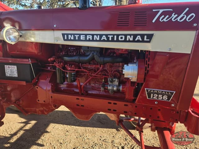 Image of International Harvester 1256 equipment image 1