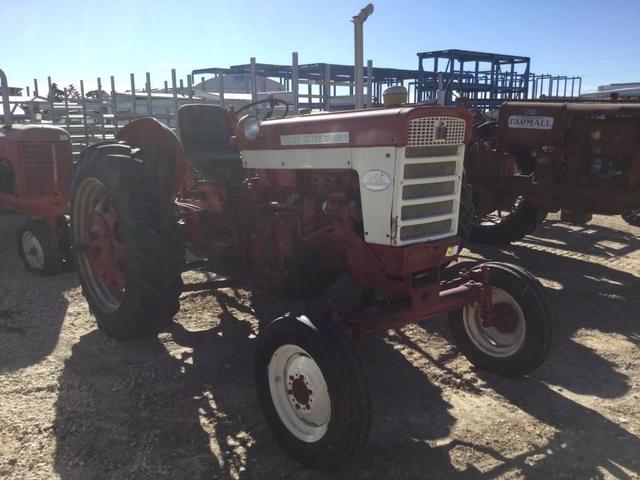 Image of Farmall 340 equipment image 4