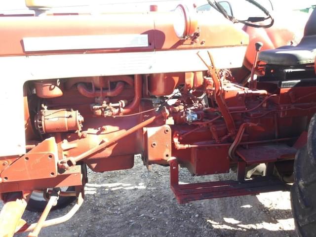 Image of Farmall 340 equipment image 2