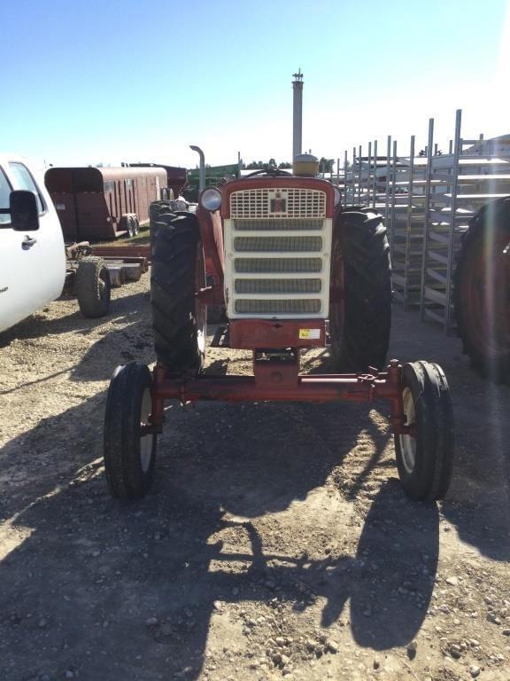 Image of Farmall 340 equipment image 3