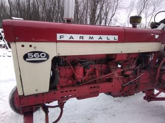 Image of Farmall 560  equipment image 2