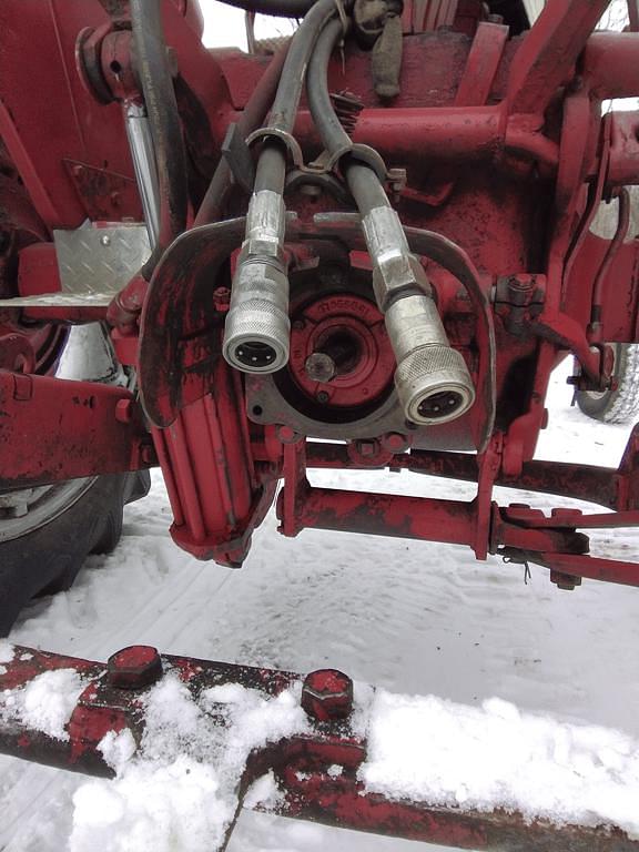 Image of Farmall 560  equipment image 1