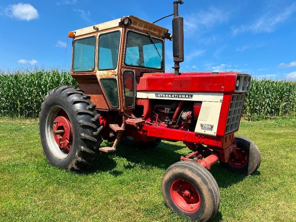 Main image International Harvester 766