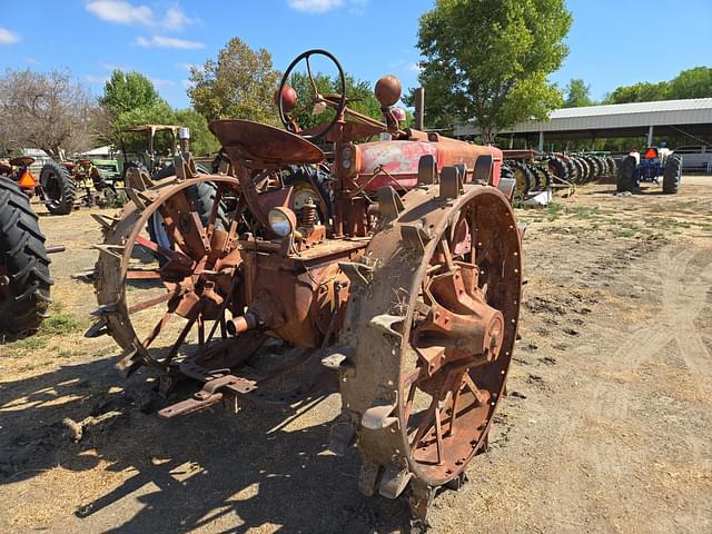 Image of Farmall M equipment image 3