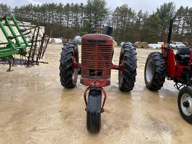 Image of Farmall M equipment image 1