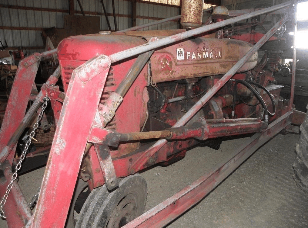 Image of Farmall M Image 1