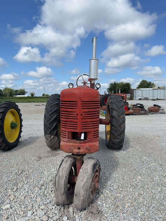 Image of Farmall M equipment image 2
