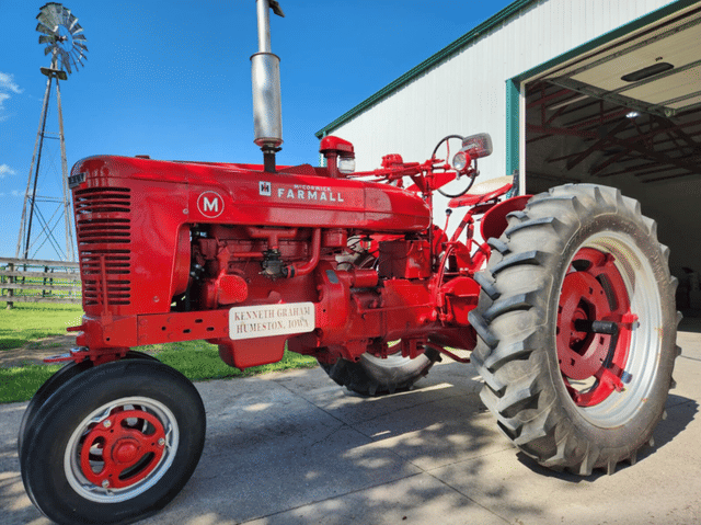 Image of Farmall M equipment image 1