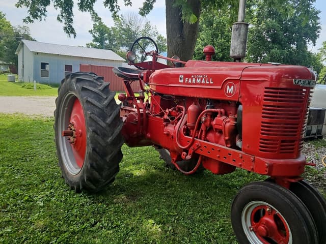 Image of Farmall M equipment image 2
