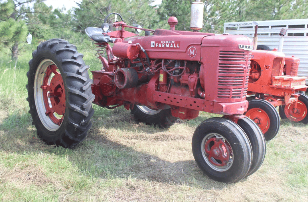 Image of Farmall M Image 0
