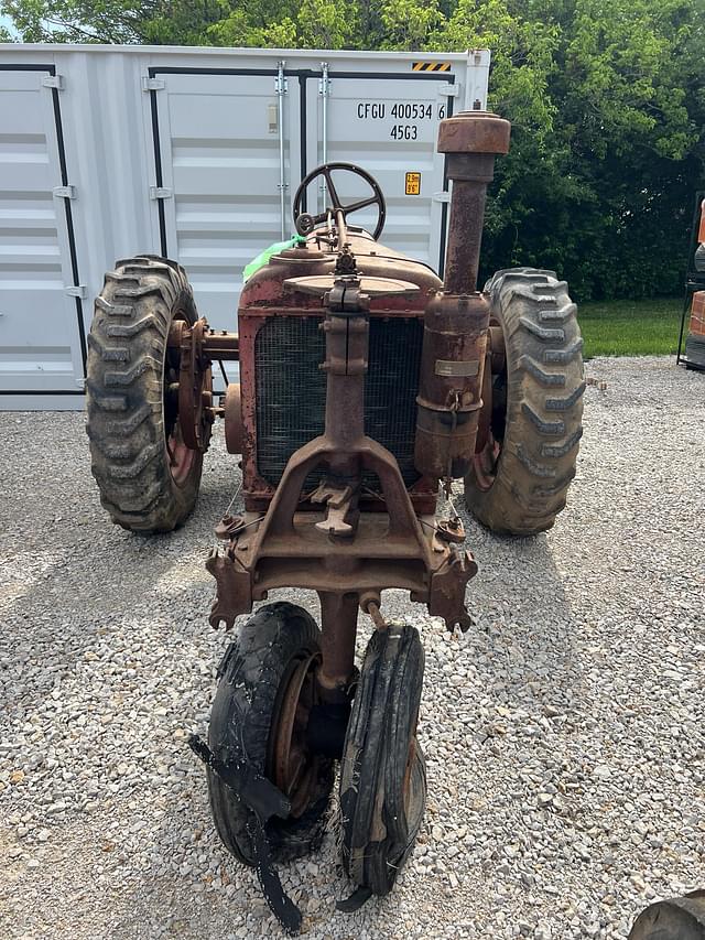 Image of Farmall M equipment image 3