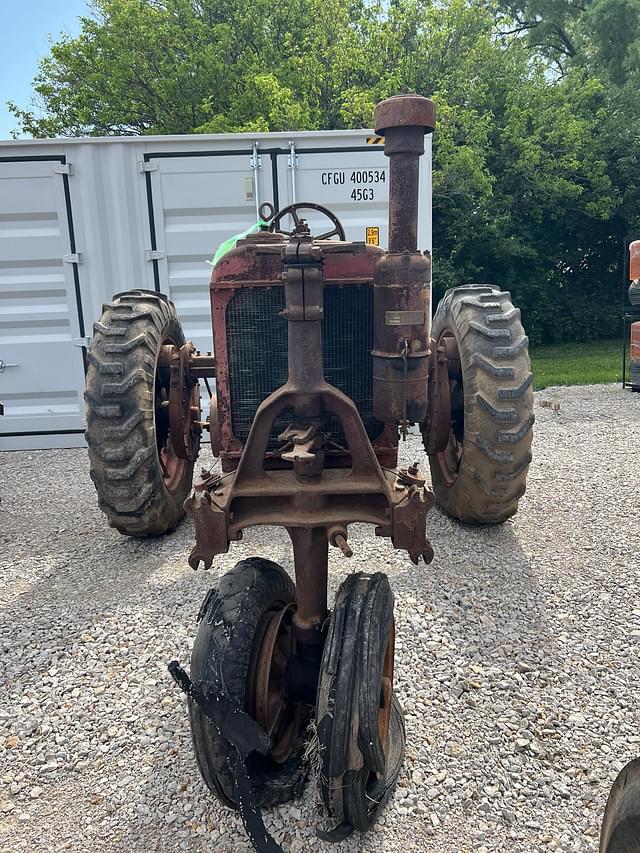 Image of Farmall M equipment image 2