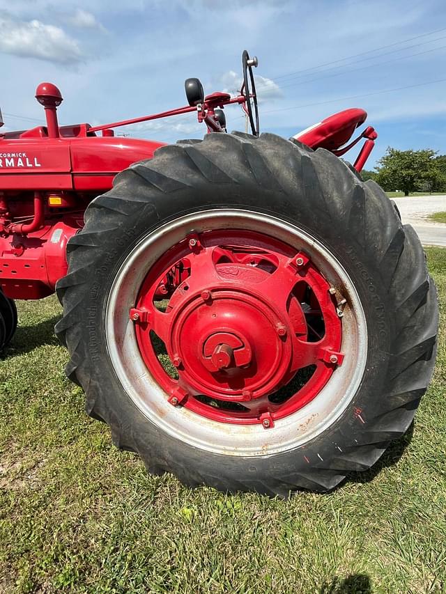 Image of Farmall M equipment image 4