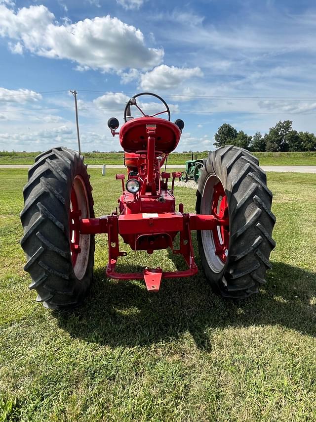 Image of Farmall M equipment image 1