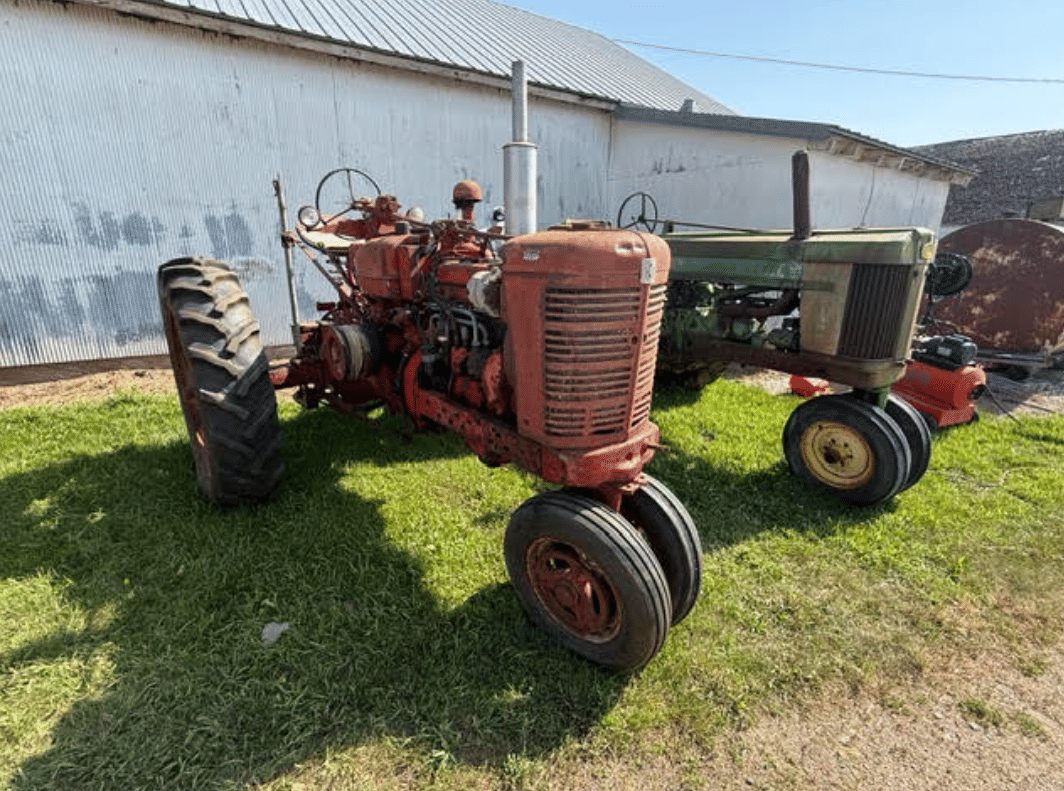 Image of Farmall M Image 0