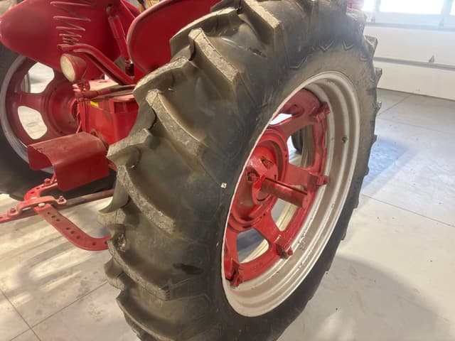 Image of Farmall M equipment image 4