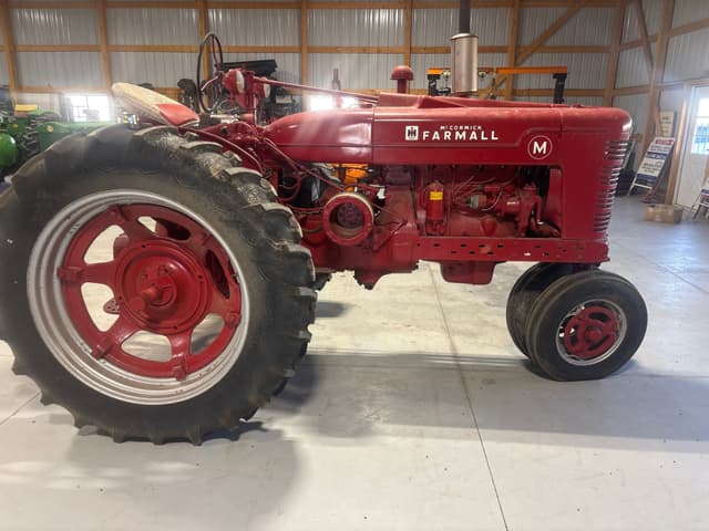 Image of Farmall M equipment image 1