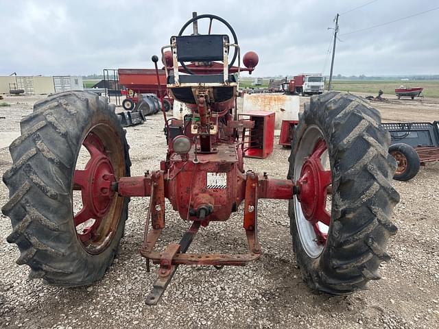 Image of Farmall M equipment image 3