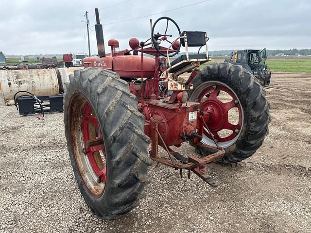 Image of Farmall M equipment image 2