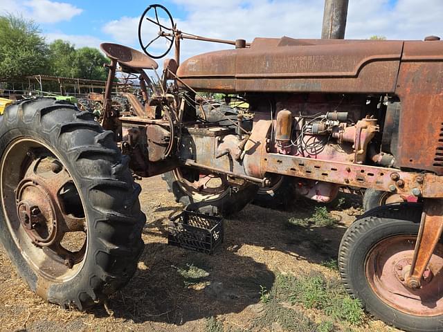 Image of Farmall M equipment image 1