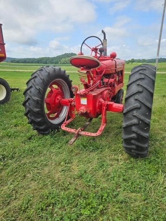 Image of Farmall M equipment image 4