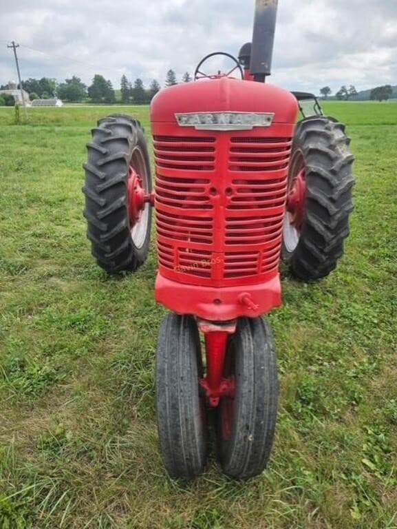 Image of Farmall M equipment image 2