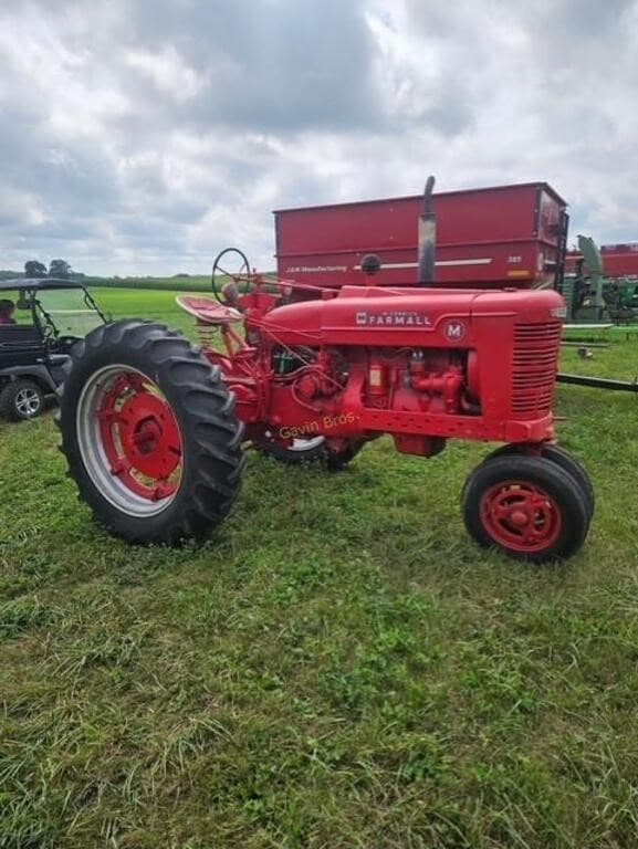 Image of Farmall M equipment image 1