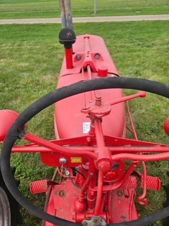 Image of Farmall M equipment image 3
