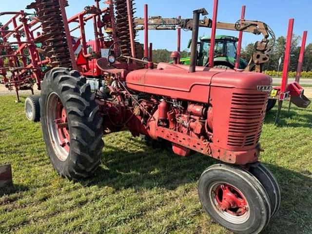 Image of Farmall M equipment image 1