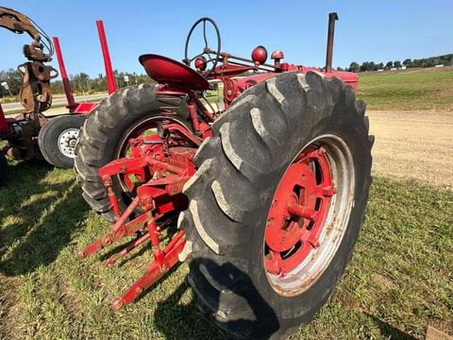 Image of Farmall M equipment image 2