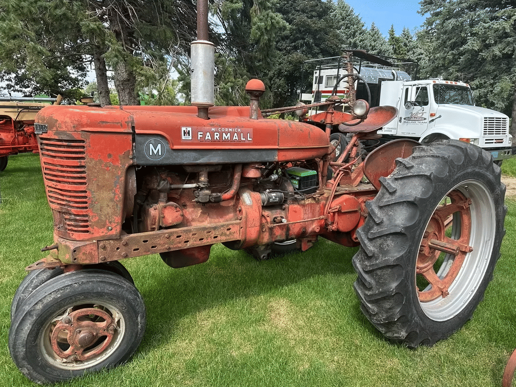 Image of Farmall M Image 0