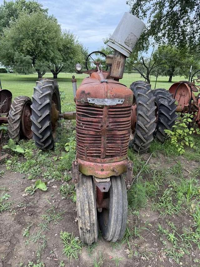 Image of Farmall M equipment image 1