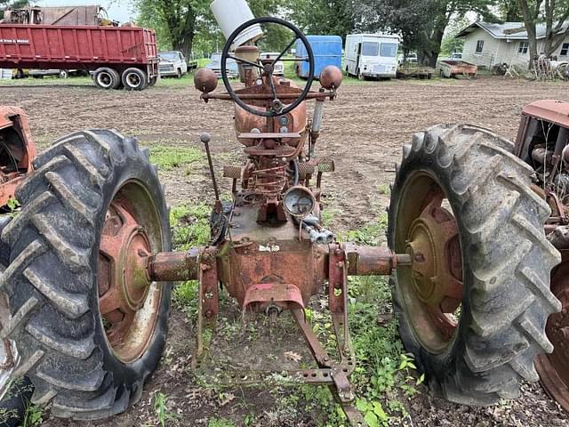 Image of Farmall M equipment image 2