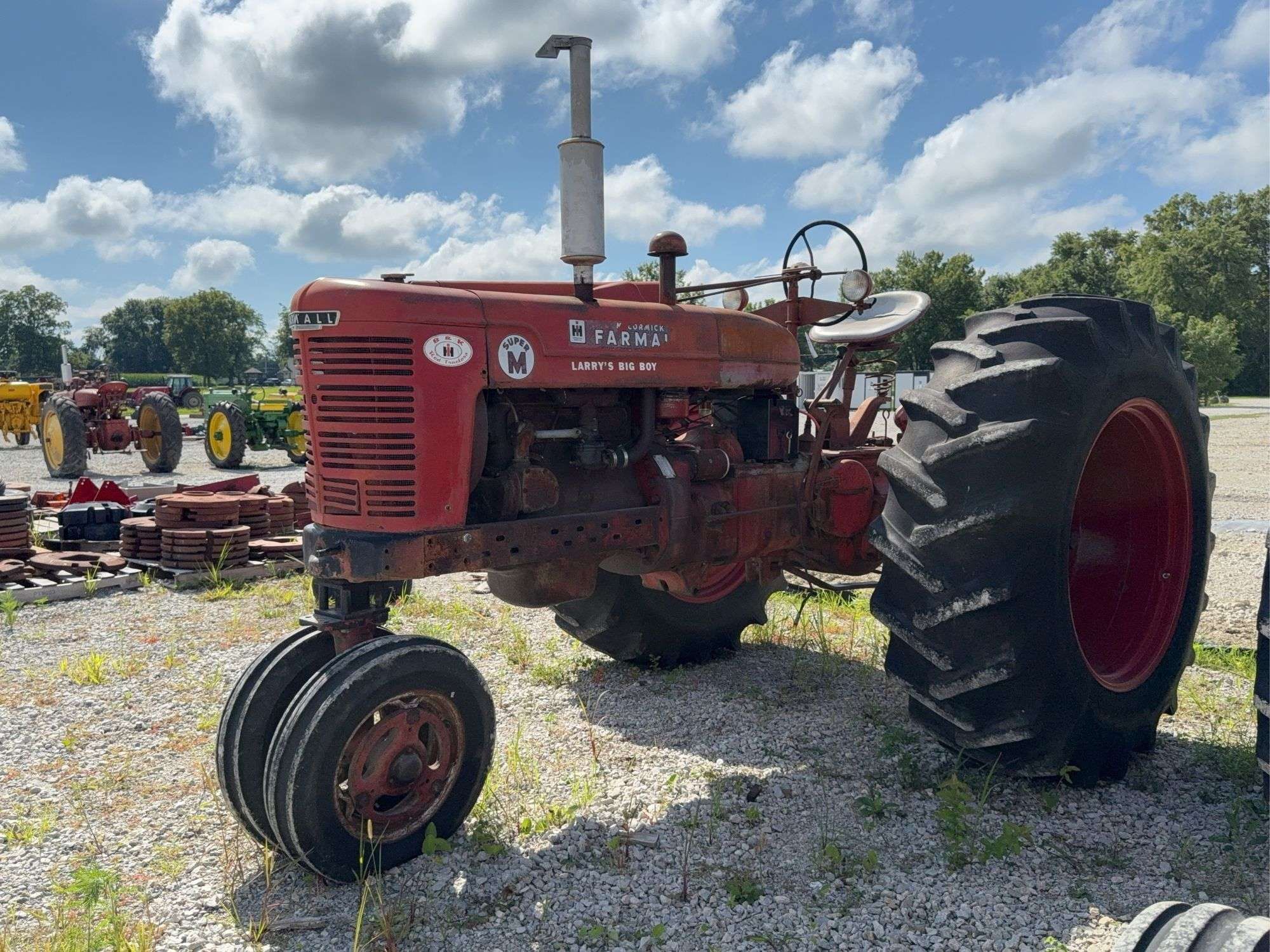 Farmall M Equipment Image0