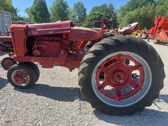 Image of Farmall M equipment image 1