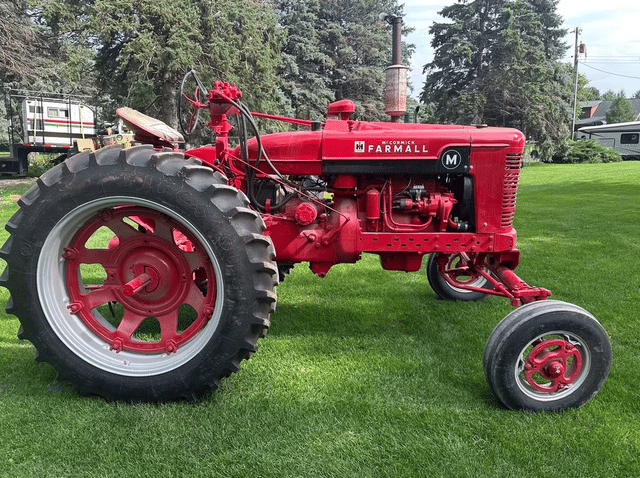 Image of Farmall M equipment image 3