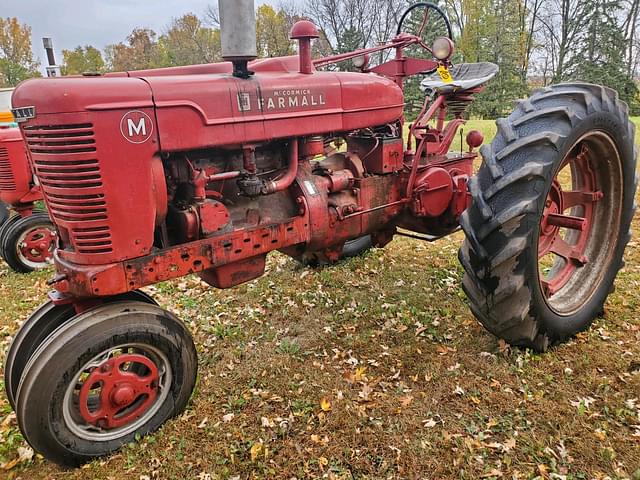 Image of Farmall M equipment image 1