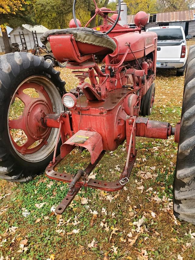 Image of Farmall M equipment image 3