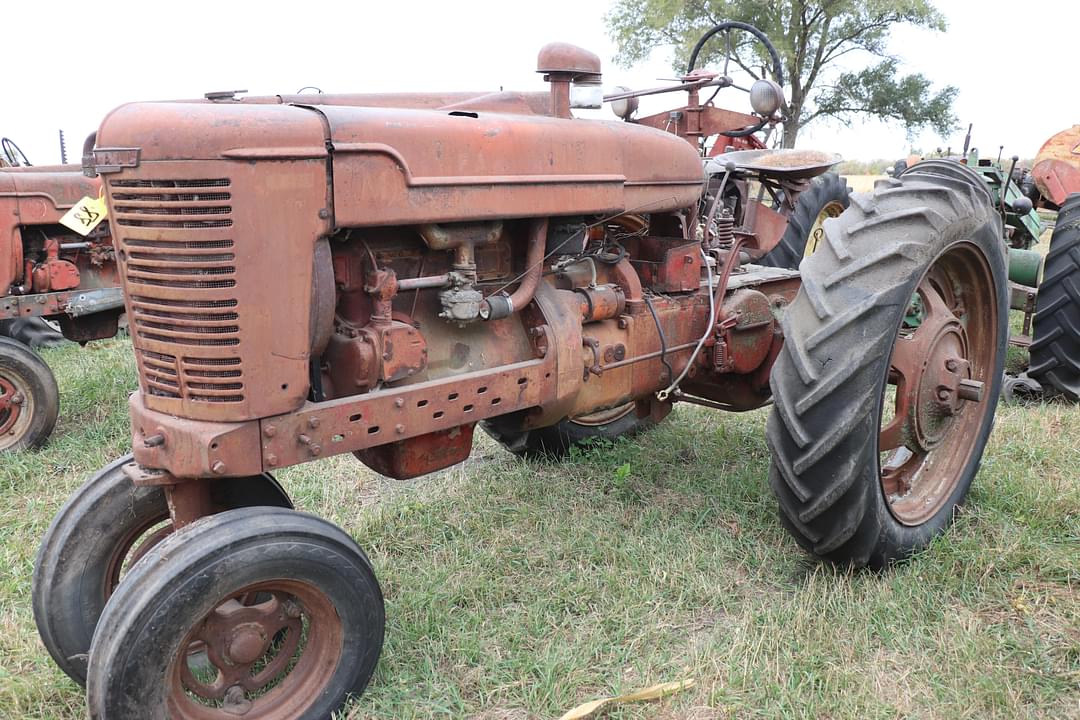 Image of Farmall M Image 0