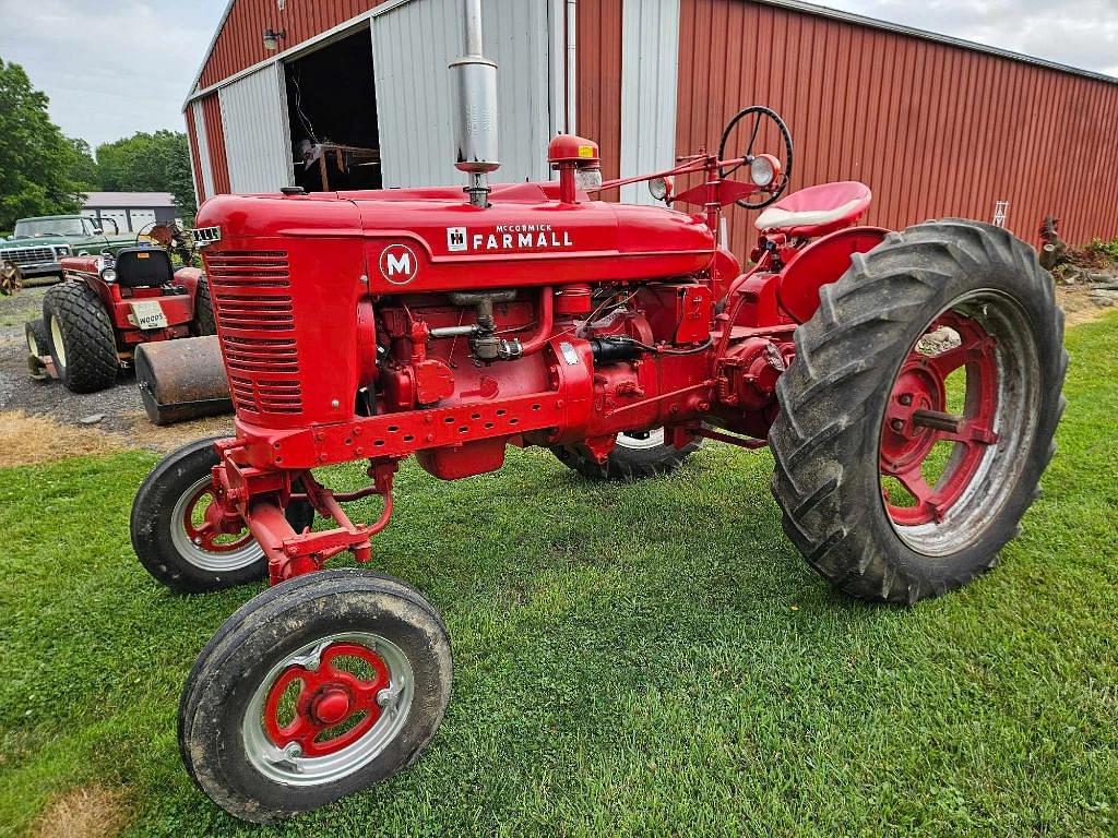 Image of Farmall M Image 0