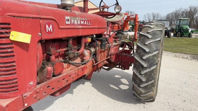 Image of Farmall M equipment image 3
