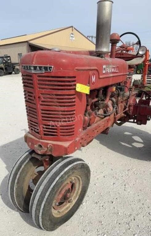 Image of Farmall M equipment image 2