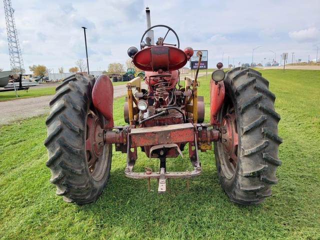 Image of Farmall M equipment image 3