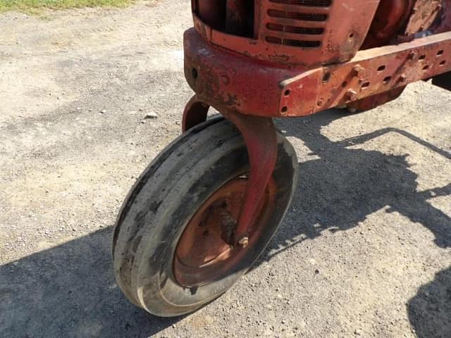 Image of Farmall M equipment image 3