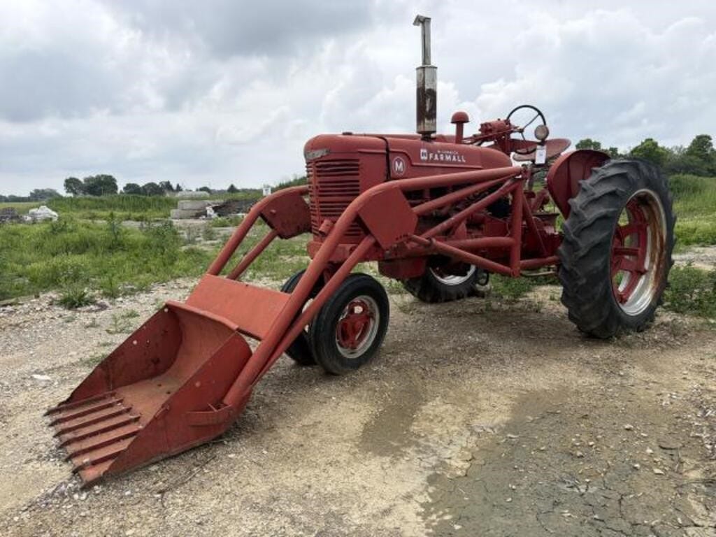 Farmall M Equipment Image0