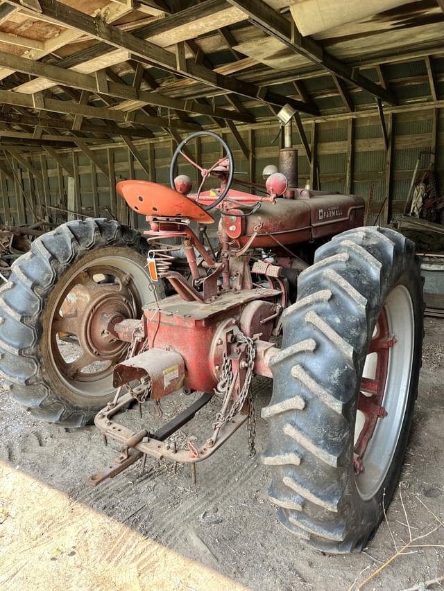 Image of Farmall M equipment image 3