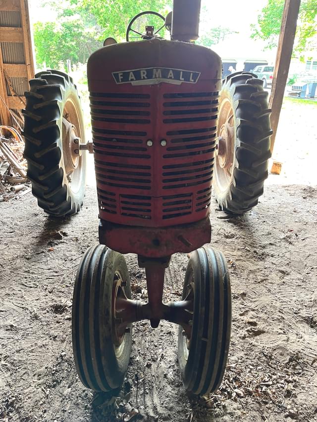 Image of Farmall M equipment image 1